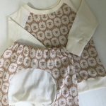 ヒツジ柄コットン100％トレーナーとモンキーパンツのセットアップ　90ｃｍ