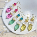 【colorful party】💚ドイツ製アクリルメンカラビーズピアス