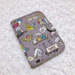 １４３３．鳥、鳥、鳥がいっぱい柄　母子手帳ケースS　グレー　通帳ケース　再販