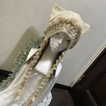 ☆ストラップ、ファー付 猫耳ニット帽☆ラメ入りアイボリー/ベージュミックスファー