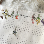 new  好評につき追加しました！［一点限定品］２０２３年用カレンダー♡刺繍の壁掛けカレンダー(ガーランドボタニカル)
