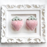 ❤️再販❤️砂糖菓子のような苺のピアス　イヤリング　昭和レトロ　大正ロマン　ピンク　ストロベリー　個性的　メルヘン　ファンシー　