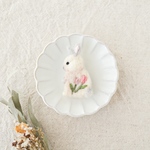 お誕生月【3月】チューリップうさぎの御守りブローチ🐇
