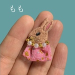 【ハイカラちゃん/うさぎ/もも】刺繍ピンバッジ ✳︎着物コーデ ちりめん 着物アクセサリー