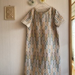  ハーフリネン楕円刺繍のシンプルワンピース