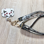 【SALE】リバティ　スマホショルダー　スマホストラップ