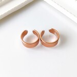〈痛くない〉ローズゴールドフラットリングイヤリング・イヤーカフ・フェイクピアス・ノンホールピアス〈直径約12㎜、幅約5㎜〉(両端を曲げないタイプ)(手で調節可能)管理No.2065