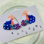 晴れの日のさんかく△刺繍ピアス/イヤリング
