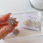 イヤリング変更可○ビーズ刺繍mini flower 