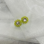 【選べるパーツ】刺繍　ビーズ　アクセサリー　黄緑　個性的　イヤリング　ピアス　小ぶり