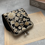【再再再再販】インド刺繍パールがま口ポーチ　M size