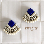 ブルーのチェコガラスビーズ刺繍ピアス・イヤリング