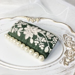 羊毛綿で少しふっくら＊　インド刺繍のバレッタ　《緑色　パール付き》
