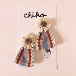 【ribbon】エッジリボン　チェコビーズお花ピアス