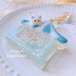 【再販】猫ちゃんのゆめかわシャカシャカキーホルダー　ハンドメイドレジン　キーホルダー　ハンドメイドキーホルダー　ギフト　猫　シャカシャカキーホルダー　シャカシャカ　シェイカー　ゆめカワ　ゆめかわ　