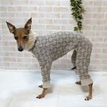 イタグレ服ボア付きハイネックカバーオール〈スノー柄・モカ〉