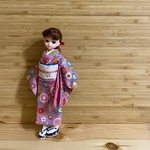 古典柄が可愛い　リカちゃんサイズの藤色の着物セット(補正インナー付き)