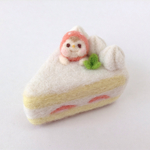 ショートケーキに埋もれたいちごちゃん