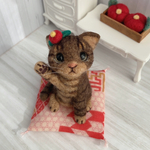 ★ 椿招き猫★キジトラ 羊毛フェルト てのひらサイズ　ちび猫 