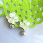 グリーン紫陽花（あじさい）とユラユラコットンパール