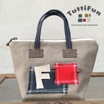 tuttifun＊グレーの F の持ち手付きポーチ