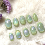 角度によって色味がかわる🧊うるうる🧊レインボーマグネット🌈ネイルチップ ピスタチオ