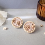 ビーズ刺繍𓍯まんまるorange pink flower刺繍ピアス