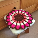 レトロでカラフルなお花円座　orwp