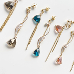 【３color 】ガラスチャームアシメトリーピアス／イヤリング　金具変更無料　サージカルステンレス