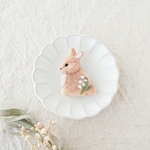 お誕生月【5月】鈴蘭うさぎの御守りブローチ🌿