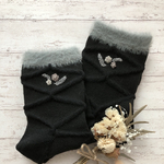 Rose garden手縫い刺繍＊左右柄違い靴下(ブラック)