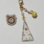 手刺繍 クマさん+キラキラチャーム②