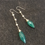 グリーンメノウのアシメントリーピアス