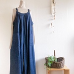 【☆】50％off  デニムブルーのゆったりワイドのサロペットパンツ