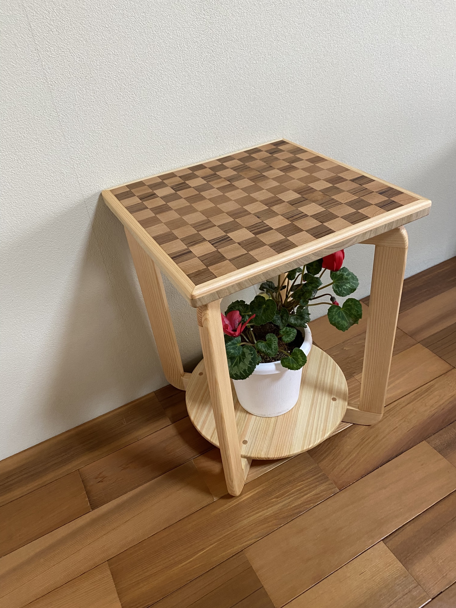 サイドテーブル/飾り台（寄木装飾:石松模様） - Wood Life Plus