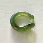 イヤーカフ　カーキ　ガラス　大ぶり　片耳　メンズアクセサリー　ユニセックス　イエベ