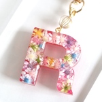 お花がいっぱい❁❁イニシャルレジンキーホルダー