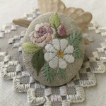 「お花のブーケ」刺繍ブローチ
