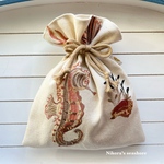 裏地付き巾着袋　28×23cm　シーホース刺繍　コーラルシェル　／　生成りアイボリー