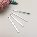 ＊4本入り＊ スティック チャーム プラチナ色 30x2x2mm レクタングル パーツ バー シルバー色 cm084