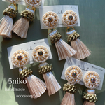ホワイト系　スワロフスキー×タッセルのピアス/イヤリング