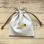 レモン刺繍の小さな巾着