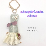 ミナペルホネン バッグチャーム alive エプロンおかあさん  ピンク