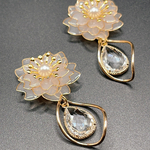 白八重桜𑁍𓏸𓈒ピアス イヤリング