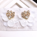 クリスタルビジューフラワー✨白花びらウエディング ピアス