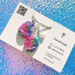 ①【喜びの花】マトリカリアドライフラワー天然石レインボークラック水晶＆バロックパール入りペンダントネックレス