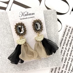 ꫛꫀꪝ✧‧˚ Black × Beige バイカラー シフォン フリルピアス 