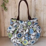 N様ご予約品＊送料込み＊北欧フラワーのギャザーバッグ