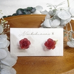 ばらのピアス赤   花  フラワー  セレモニー ギフトにも