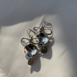 シルバーカラーピアス(お好きな数字またはイニシャル入れられます！)/チタンフック